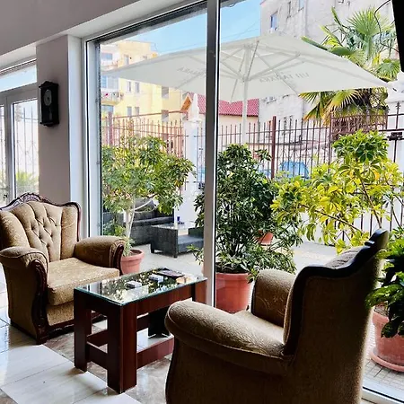 Хостел North Star Шкодер