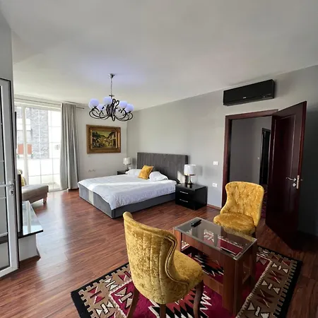 North Star Хостел Шкодер